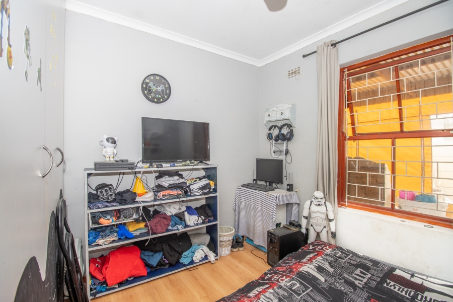 2 Bedroom Property for Sale in Milkwood Park Western Cape